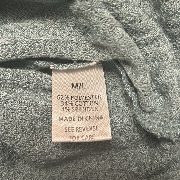 Women’s green long sleeve waffle knit top size M/L. - Picture 5 of 6